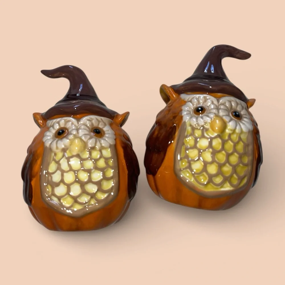 Cracker Barrel Stoneware Owl Salt and Pepper Shaker Set